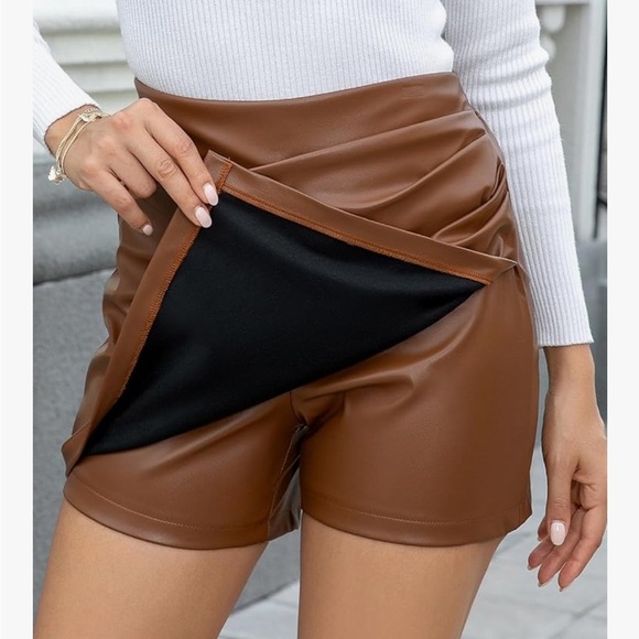 🆕 nwt Brown Faux Leather Mini Skort. Size medium - Picture 2 of 7